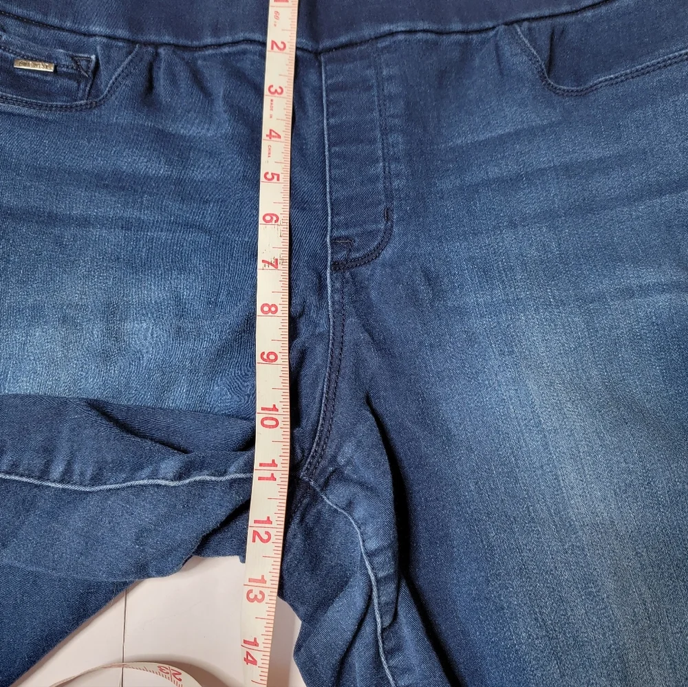 Nine West Pull-On Denim Bermuda Shorts Size 14 Dark Wash Stretch - Picture 7 of 9